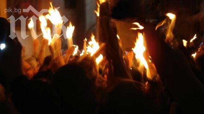 Ужас на ТВ политически дебат! Избирател се самозапали и улови в огнена хватка политик! (снимки)