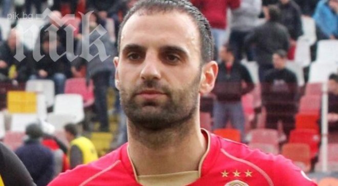 Наказаха Апостол Попов с един мач за червения картон срещу Лудогорец