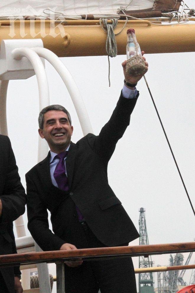 Президентът се качи на българския ветроход „Калиакра”, поздрави екипажа