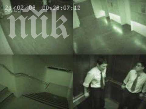 Дух обсеби двама чиновници в асансьор! Вижте шокиращо видео!