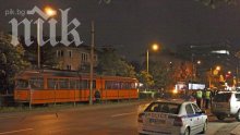 Трагичен инцидент в София! Трамвай прегази мъж, пресякъл загражденията (снимки)