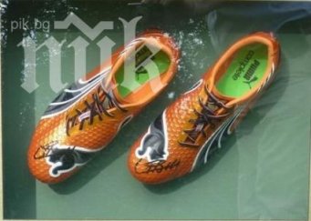 нагли апаши откраднаха шпайковете юсейн болт