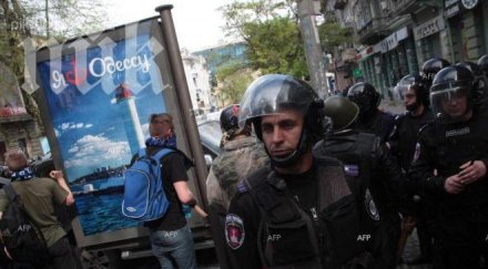 журналист ранен сблъсъци около сградата полицията одеса