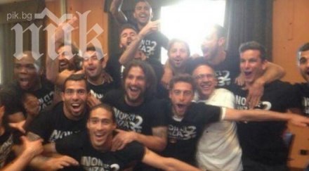 юве започна празнува шампионите сложиха фланелки числото снимка