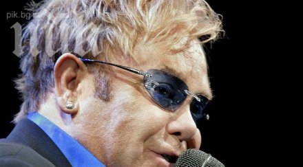 сър елтън джон дарил милиона долара миналата година