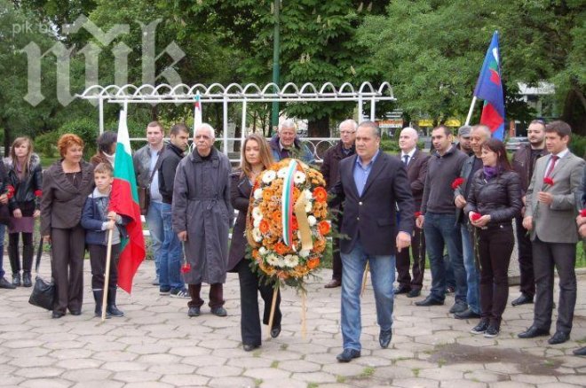 НФСБ празнуват Гергьовден пред паметника на Одринската епопея