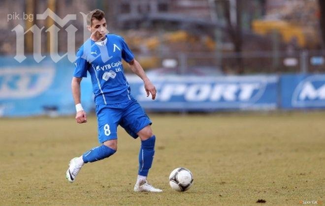 Нападател на Левски започна упражнение и с топка