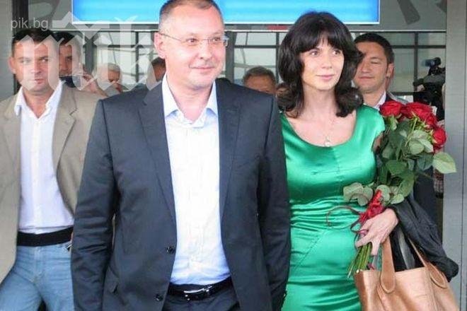 Станишев без Моника на рождения си ден, празнува 48 с млади социалисти
