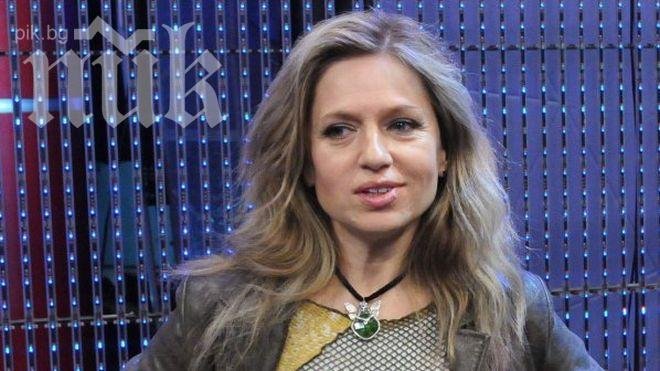 Мадлен Алгафари: България сега минава през пубертета