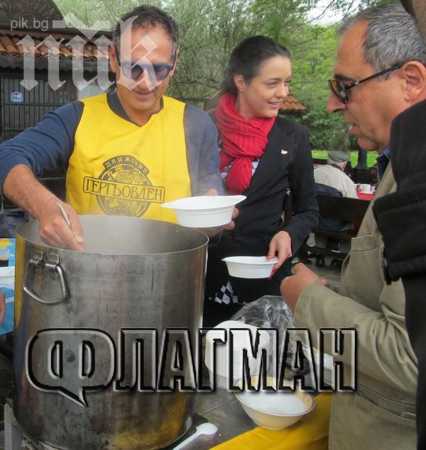 Над 350 курбана раздадоха Калина Крумова и Любен Дилов–син в Бургас (снимки)