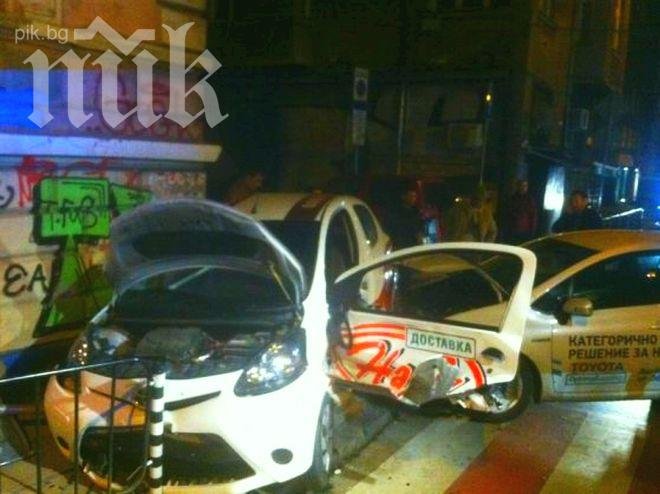 Трима ранени в катастрофа на пешеходна пътека в центъра на София