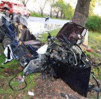 Вижте ужасяващите кадри от зверската катастрофа с БМВ-то ковчег на пътя Пловдив - Пазарджик (снимки)