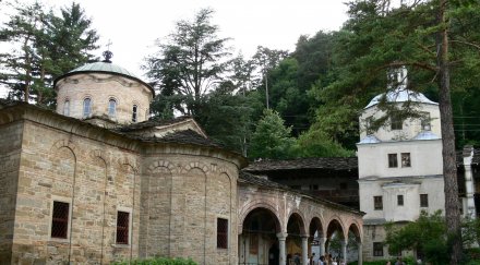 троянският манастир остана без монаси заради гей скандалите