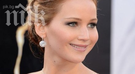 дженифър лорънс стъпва пияна червения килим