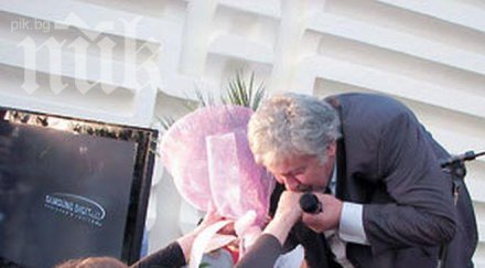 ламбо покъртително продължа напред стиснати зъби юмруци съдбата