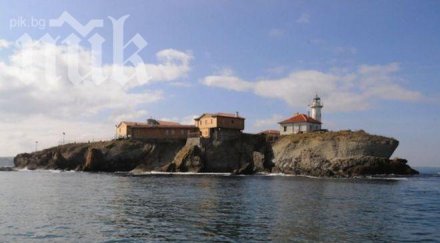 остров света анастасия посрещат първите туристи