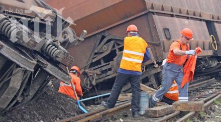 кошмар влак излезе релсите помете товарен бус четирима тежко ранени обновена