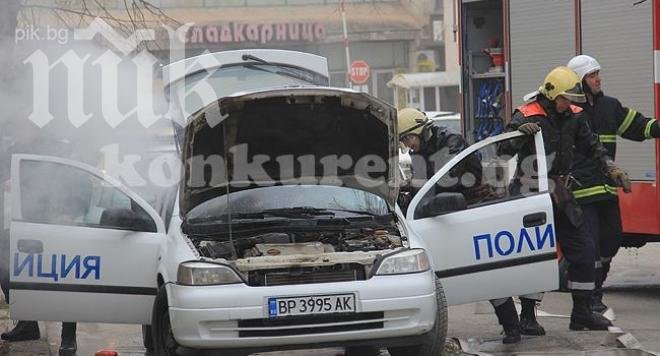 Патрулка лумна в пламъци насред Враца