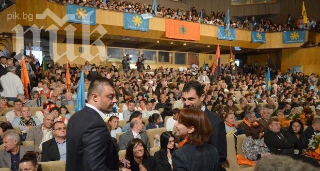 2000 души посрещнаха Бареков във Враца