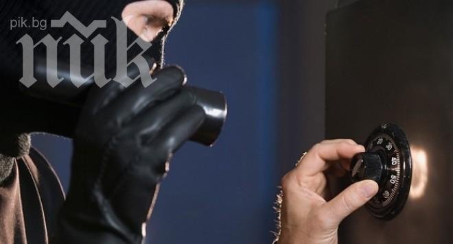 Крадат джип за секунди, без да го разбиват (видео)