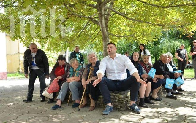 Бареков в Бяла Слатина: Държавата си отива - бедността я убива