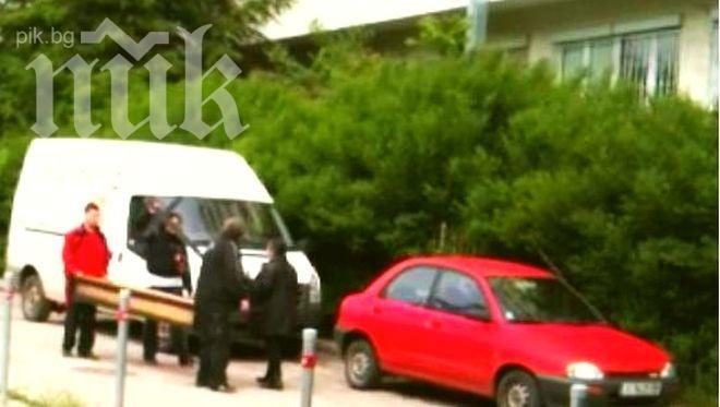 Агенцията по храните щурмува „Бургас хляб“ заради мъртвеца в микробуса (видео)