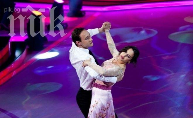 Нова любов пламна в Денсинг старс! Вижте кои звезди са в аферата