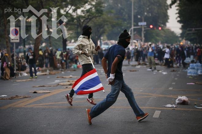 Опозицията в Тайланд иска да сформира собствено правителство