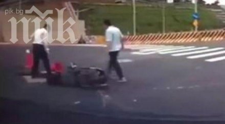 моторист блъснат кола пада шахта видео