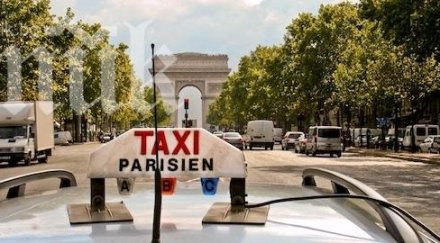 китайски полицаи патрулират улиците париж