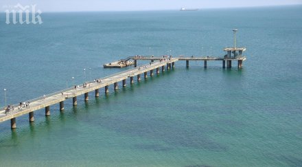 паника бургас мъртво пиян пада моста никой скача спаси