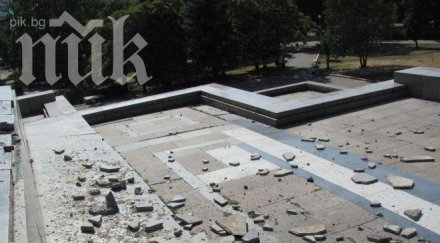 плоча падна възрастна жена бургас ампутирани три пръста
