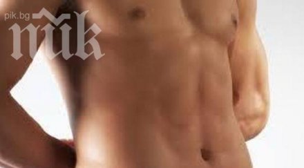 мъж отряза ребро без упойка носи гердан