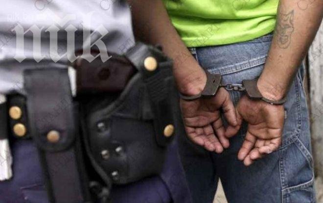 Близки на психичноболен мъж нападнаха полицаи