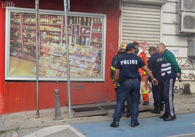 Късо съединение предизвика пожар пред Софийската опера (снимки)
