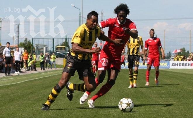 Ботев и ЦСКА не успяха да си вкарат гол през първото полувреме