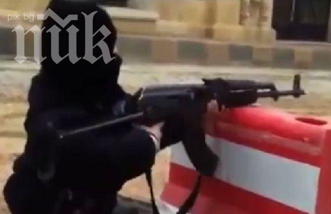 4-годишен терорист стреля с калашник (потресаващо видео)