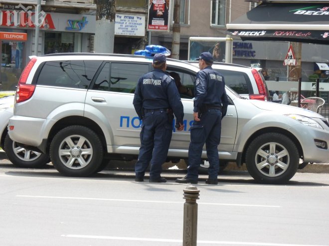 Луд се барикадира в дома си, вдигна на крак полицията в Пловдив