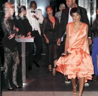 Соланж Ноус атакува с юмруци Джей-Зи пред погледа на Бийонсе (Видео)
