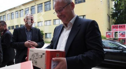 сергей станишев подарък флекс пожелание труди страната