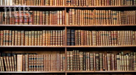 нощ литературата града