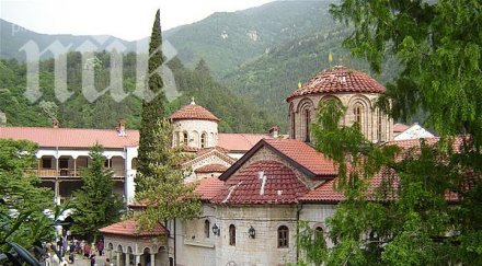 възраждат бачковския манастир