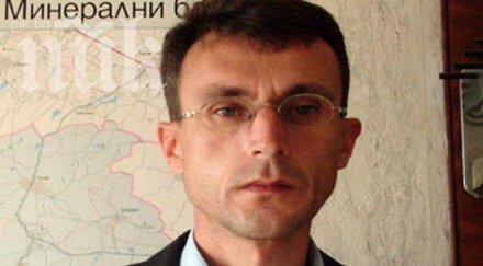 назрява страхотен скандал държавен чиновник притискал негови служители участват изборните комисии герб плашил уволнение