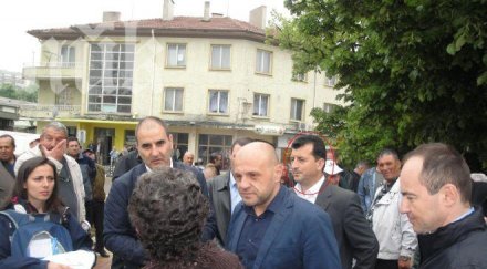 адемов дпс отнема правата свободите хората