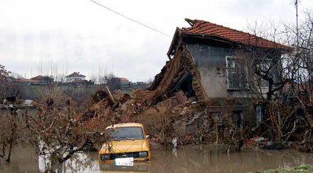 жилища свищов околността остават наводнени