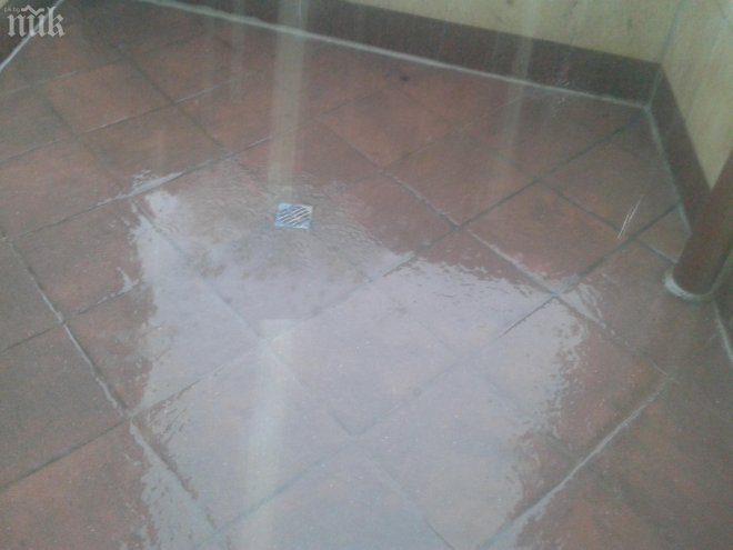 Множество населени места са без ток заради бурите