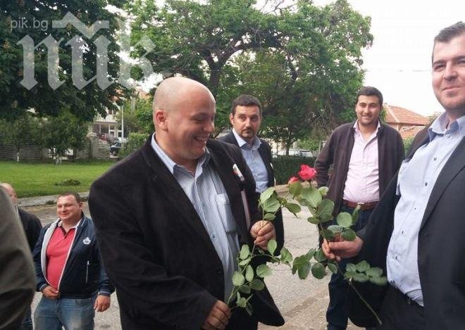 Ал. Симов: Не се срамувам, че съм социалист! ГЕРБ да се срамуват, че бяха пометени!