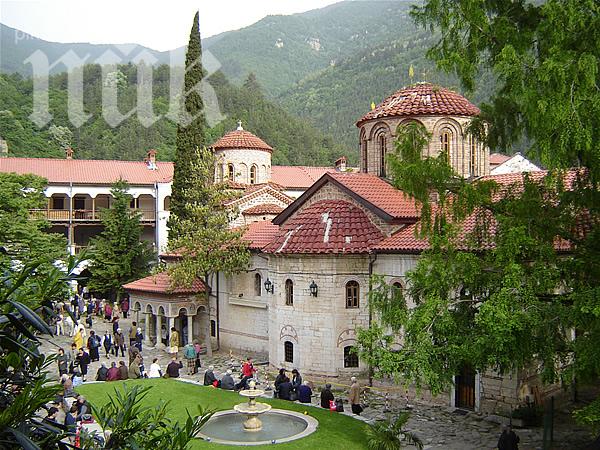 Възраждат Бачковския манастир