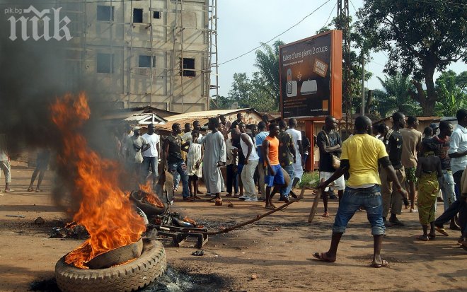 Екстремисти изгориха 13 души живи