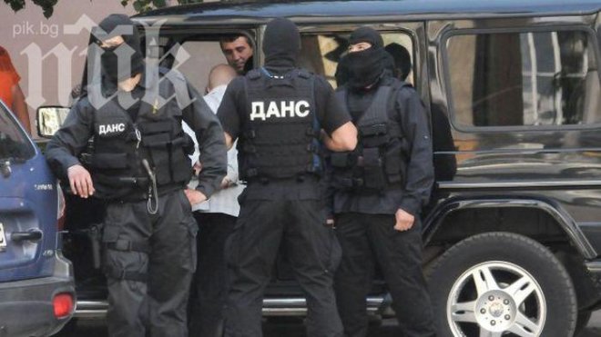 ДАНС: Съмнителни парични потоци текат към бежанци от Сирия, Иран и Афганистан